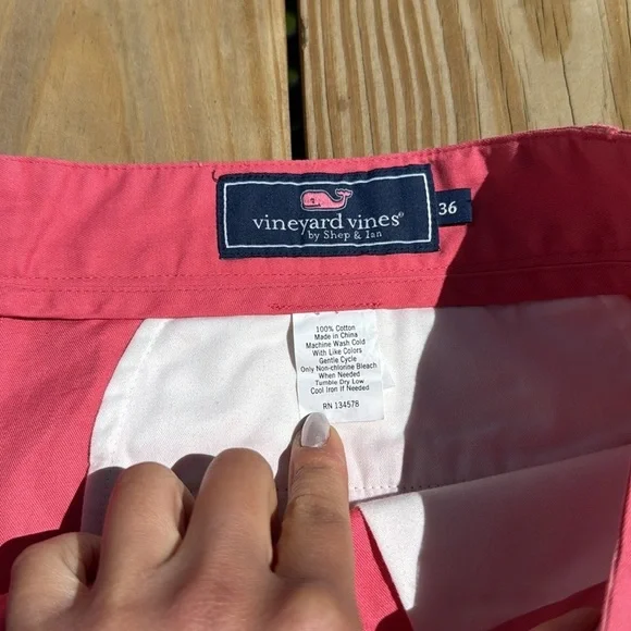 Vineyard Vines Club shorts in Pink - Picture 2 of 4